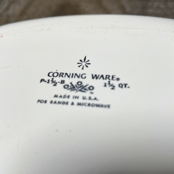 Vintage Corning Ware Blue Cornflower Casseroles 1 1/2 qt and 1qt - Picture 4 of 7